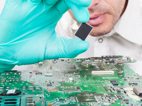 Поставщик «реестровой» электроники для госсектора обанкротился после скандала с импортными комплектующими