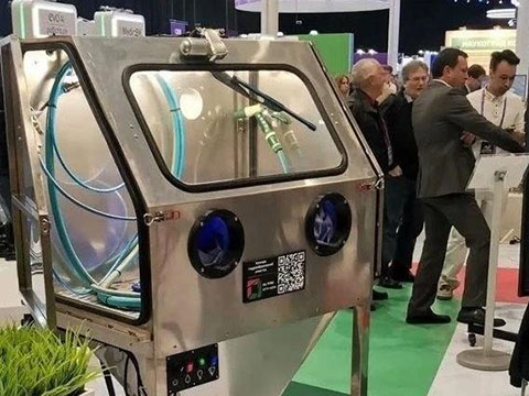 В НГТУ создали гидроабразивную камеру, которая очищает детали без повреждения посадочных поверхностей