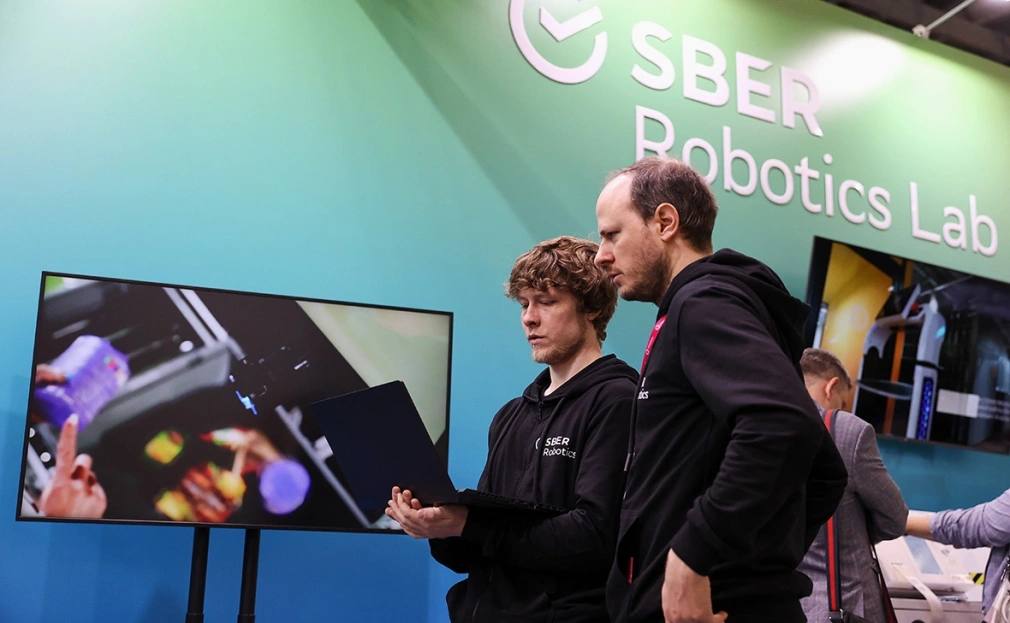 «Сбер» приступает к разработке искусственного интеллекта для управления роботами