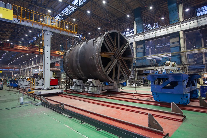 На заводе АО «ТЯЖМАШ» в Сызрани автоматизировали сварку барабанов мельниц и увеличили производительность в 4 раза за счет внедрения уникального оборудования