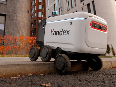 Роботы-доставщики «Яндекса» оказались выгоднее курьеров: обслуживание дешевле почти вдвое