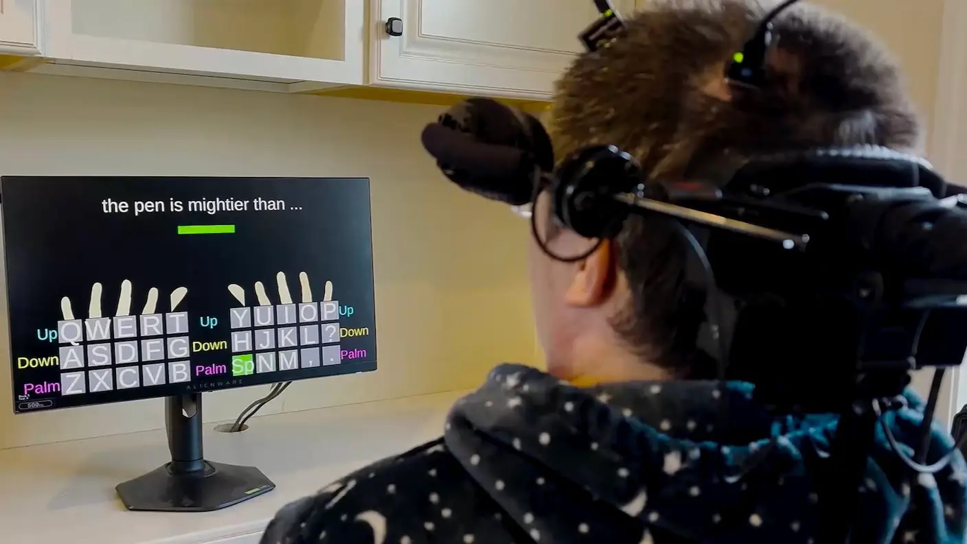 Мозг вместо клавиатуры: импланты позволили печатать со скоростью смартфона