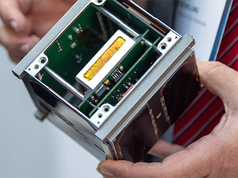 МАИ представил импульсный плазменный двигатель для CubeSat: ставка на энергию конденсатора и высокую скорость плазмы