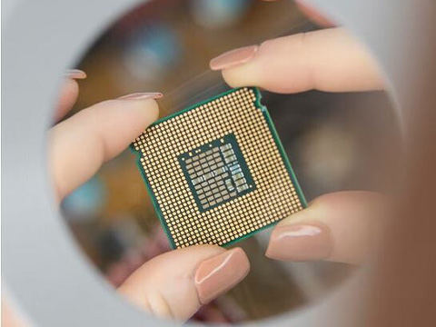 Власти поручили разработать стратегию массового и недорогого выпуска чипов