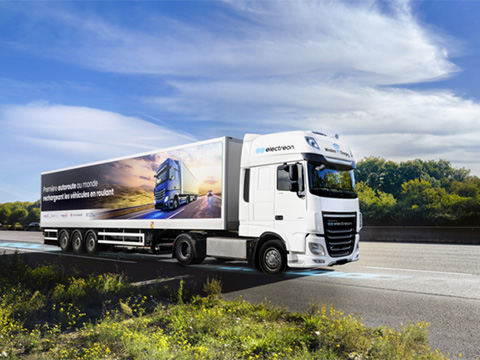 Во Франции заработал первый в мире участок дороги с динамической беспроводной зарядкой электромобилей