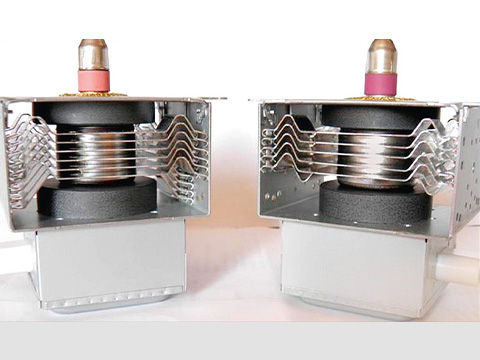 Синхронизация магнетронов с выводом энергии в свободное пространство