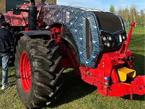 Первый беспилотный белорусский трактор показали вживую