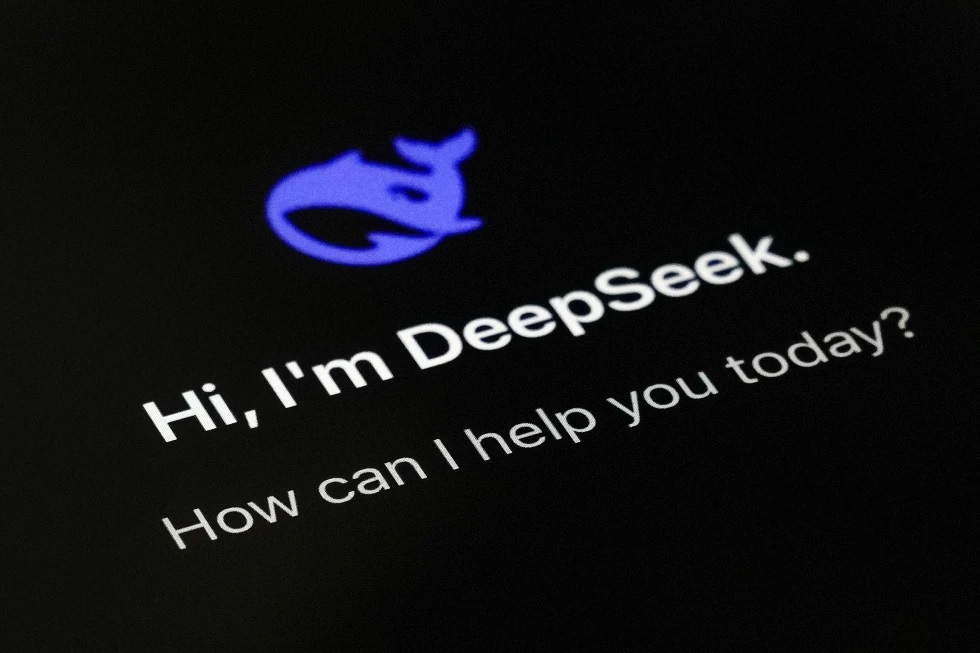 Китай выступил в защиту DeepSeek после запрета США на использование его ИИ в федеральных ведомствах