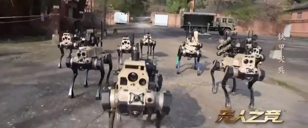 Китай демонстрирует боевых роботов-собак, действующих как единая стая