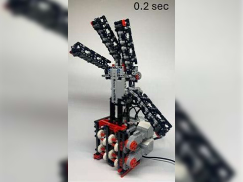 Британский подросток создал роботизированную руку из LEGO, способную удерживать предметы как человеческая Британский подросток создал роботизированную руку из LEGO, способную удерживать предметы как человеческая