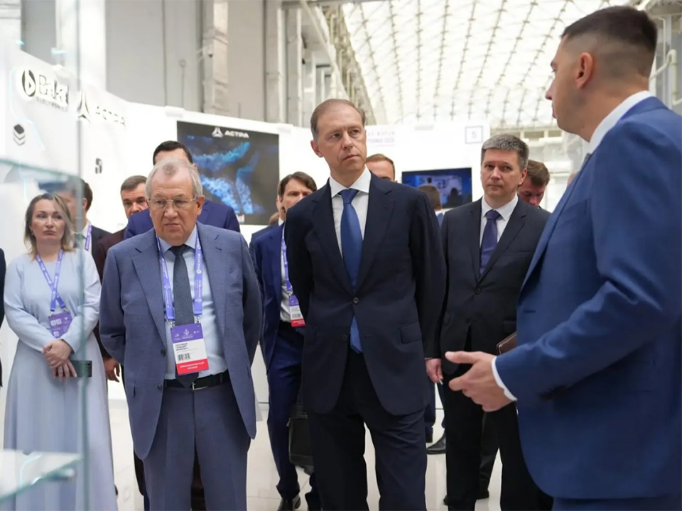 Мантуров: производство отечественной радиоэлектроники за пять лет почти удвоилось