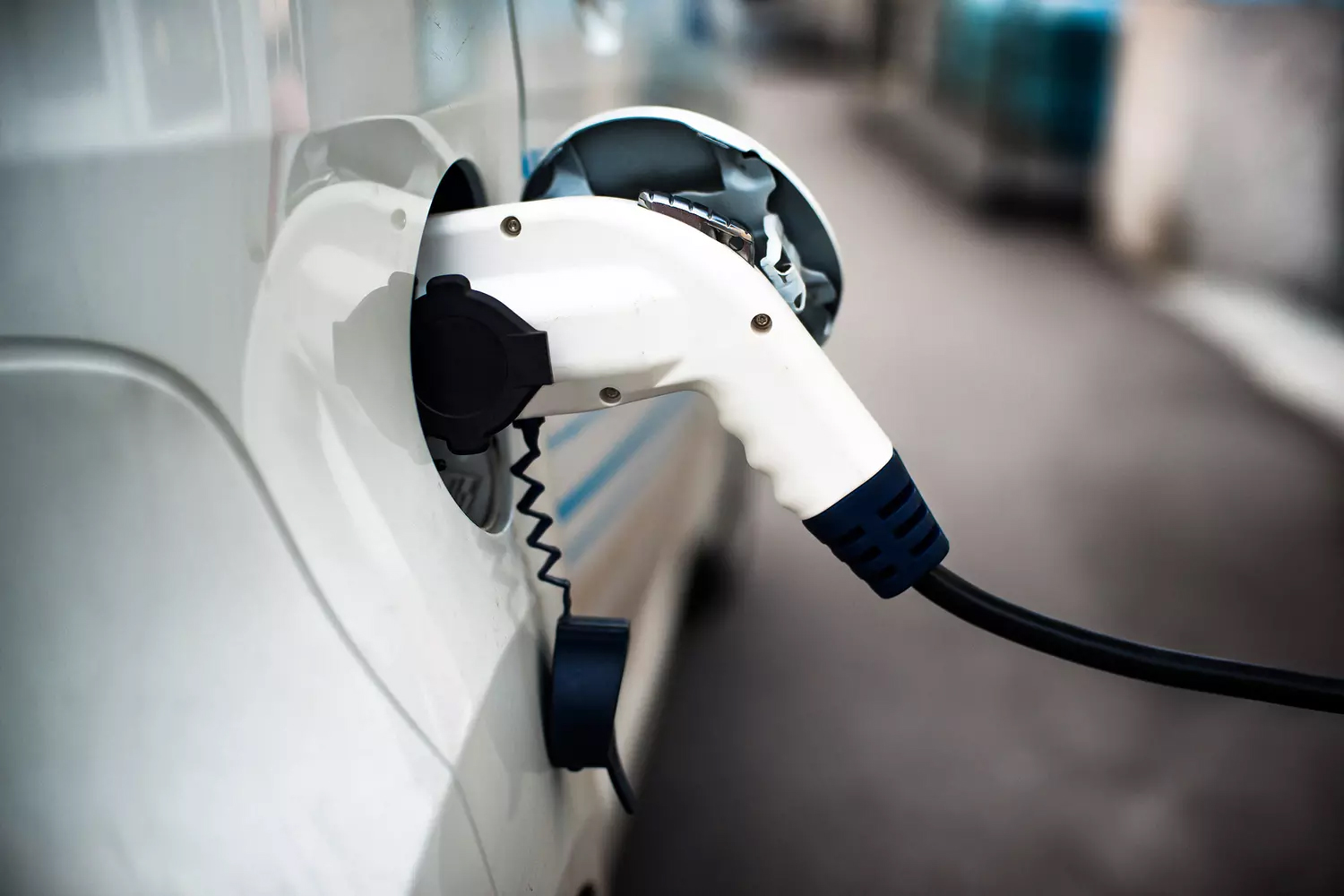 США рассматривают возможность введения 100 % пошлины на китайские электромобили и товары в области экологически чистой энергетики