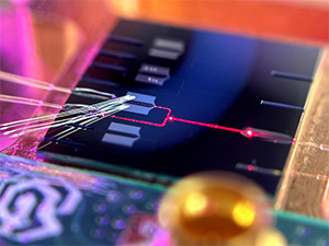 Российские ученые создали фотонные чипы, которые превзошли параметры фотонных интегральных схем ведущих мировых компаний